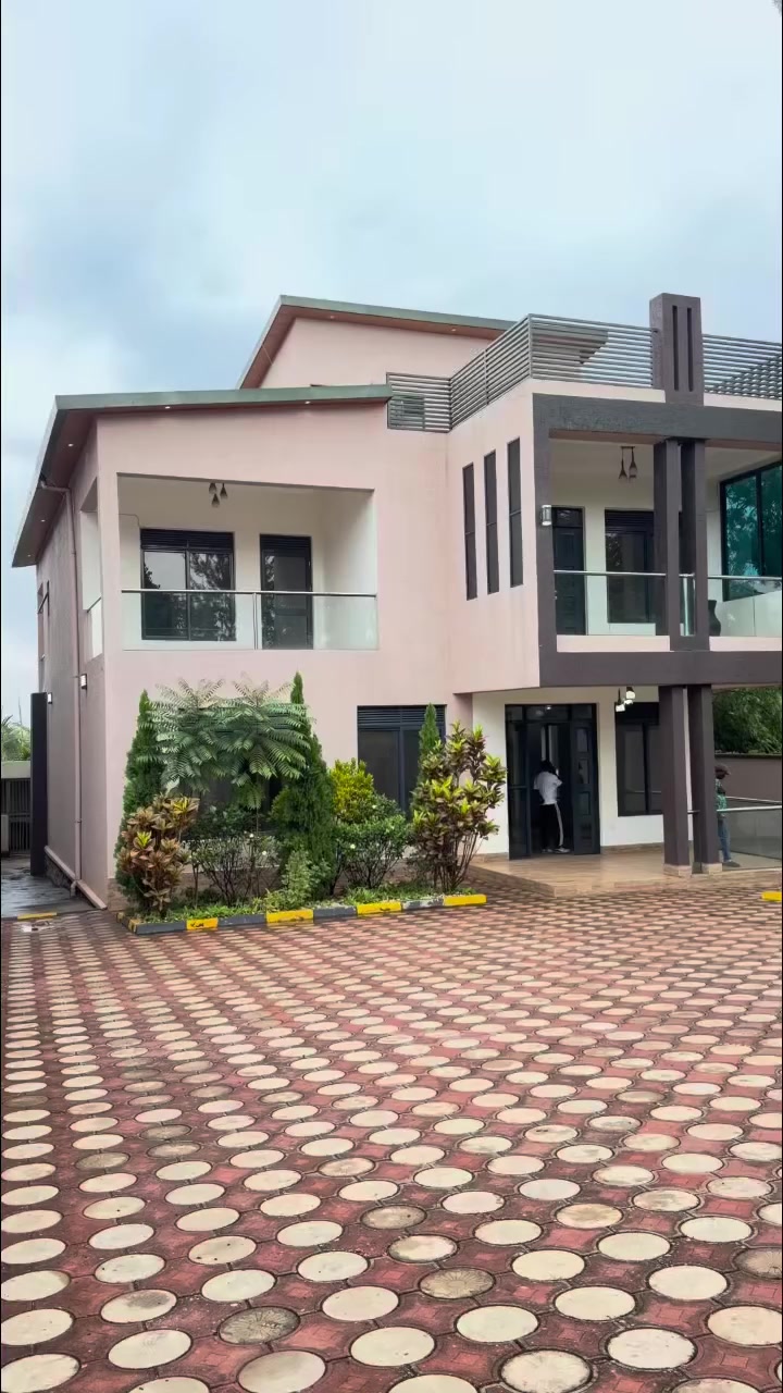 🏡 UNFURNISHED 6-BEDROOM VILLA FOR RENT | NYARUTARAMA, KIGALI Looking for a spac