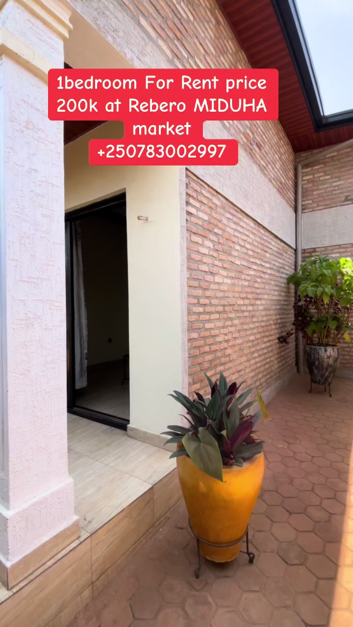 house in MIDUHA market near Rebero or Nyamirambo, price 200k Permonth