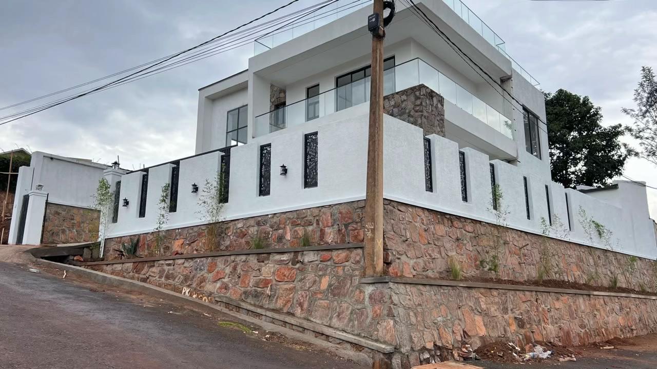 5-Bedroom Villa for Sale in Kimironko, Gasabo
