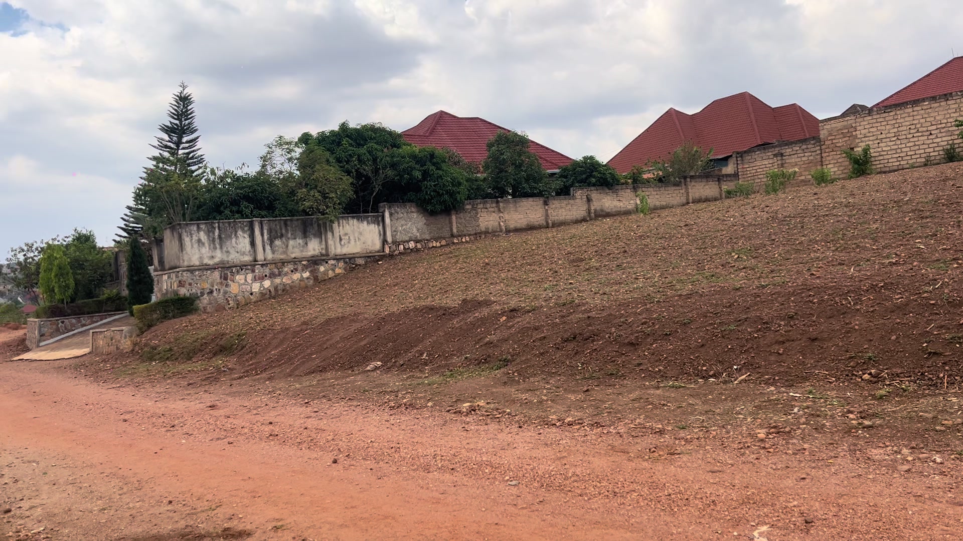 Large Plot for Sale in Ruyenzi, Runda