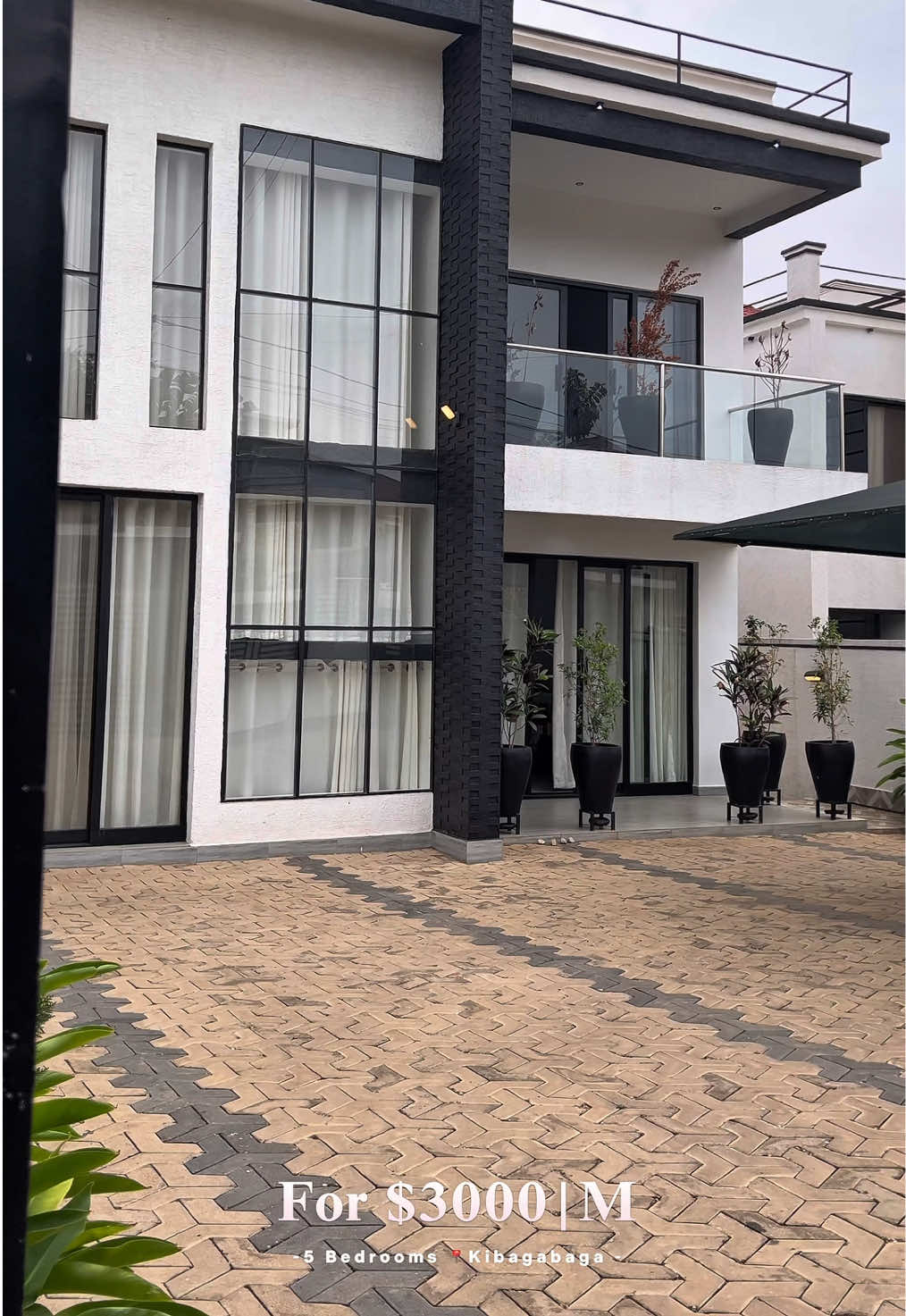 For $3000| month you get this 5 Bedrooms house