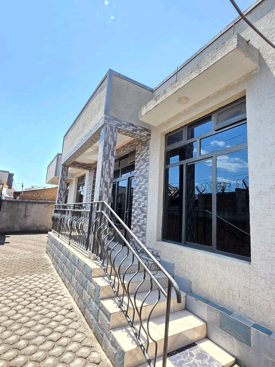 LUXURY HOME FOR SALE – RUBAVU